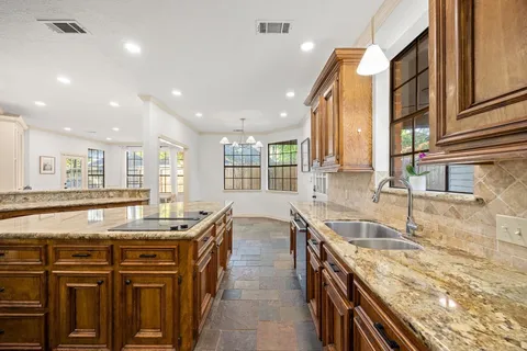 $465,000 | 14210 Vanessa Circle, Houston, TX 77069