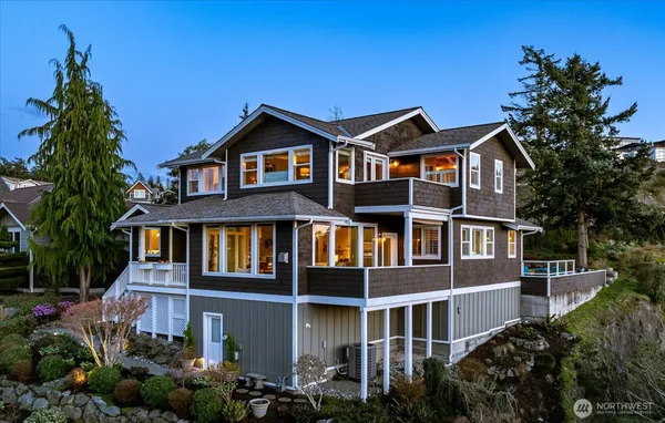 $1,195,000 | 3913 West 12th Street, Anacortes, WA 98221