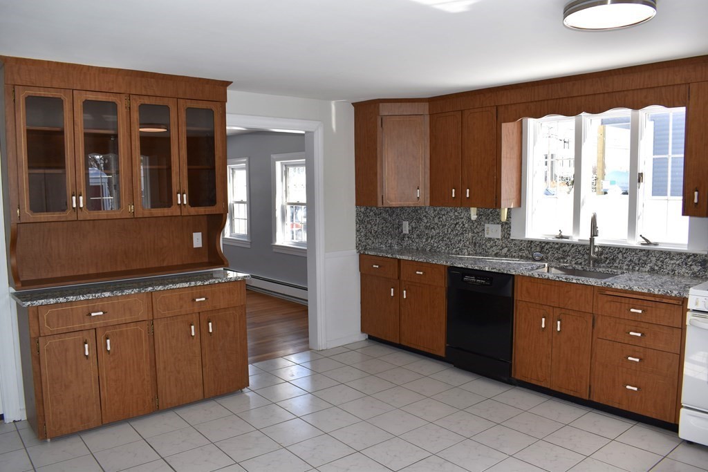 706 Trapelo Road Waltham, MA 02452 - Photo 2 of 25 Gallery Image 2