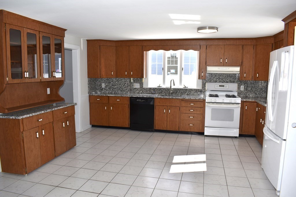 706 Trapelo Road Waltham, MA 02452 - Photo 3 of 25 Gallery Image 3