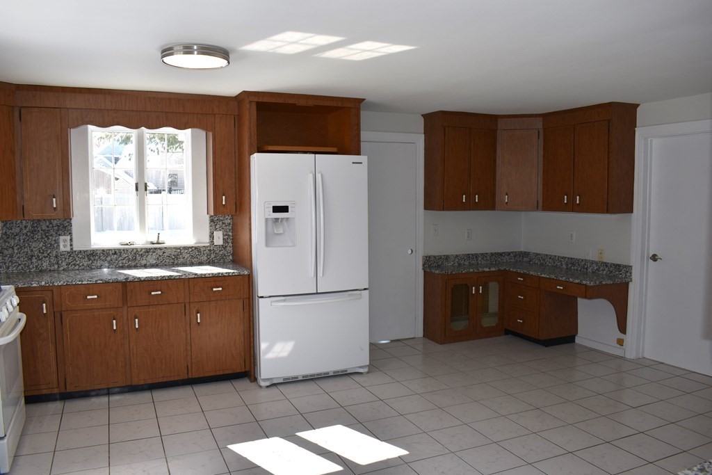 706 Trapelo Road Waltham, MA 02452 - Photo 4 of 25 Gallery Image 4