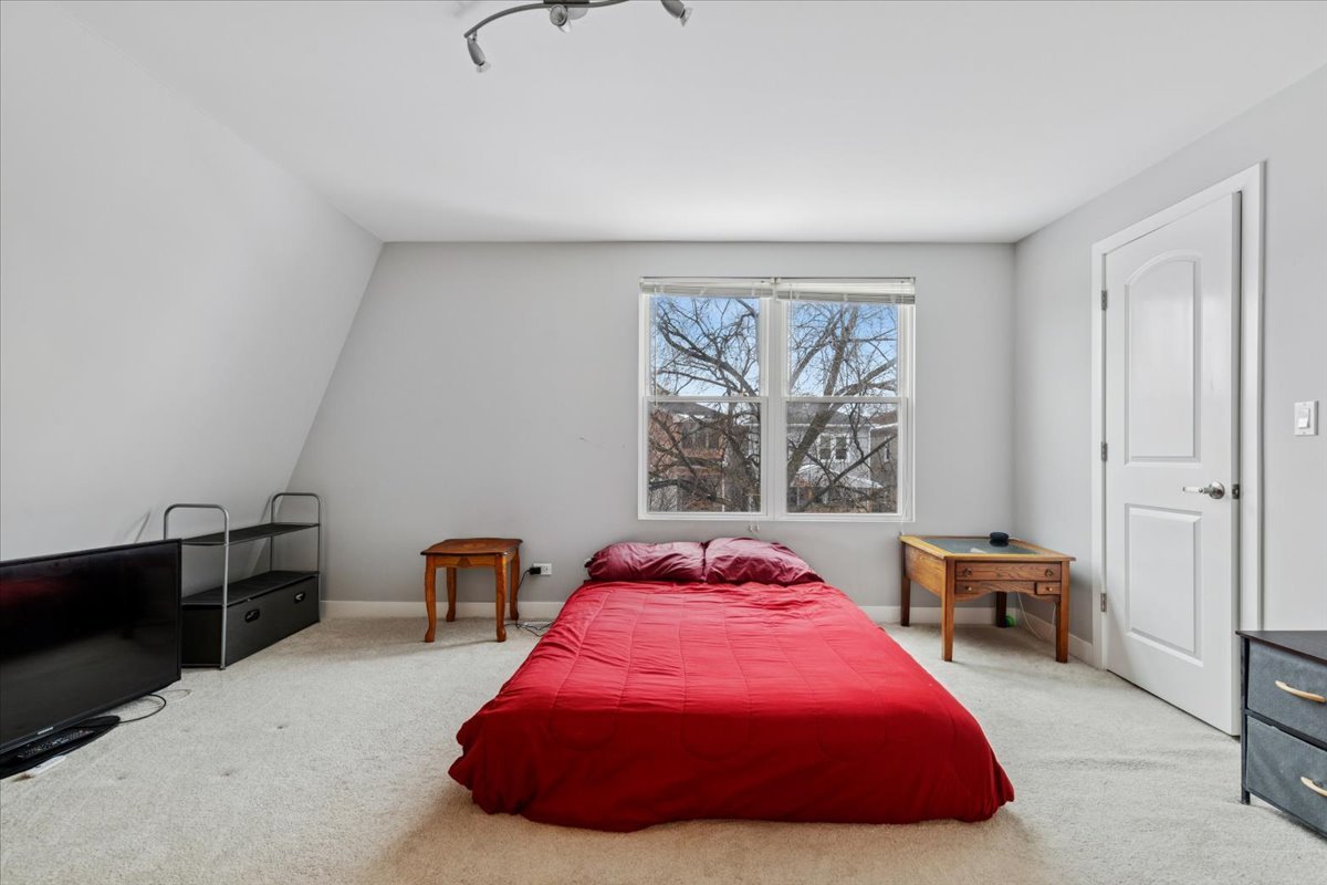 5646 North Menard Avenue Chicago, IL 60646 - Photo 15 of 21