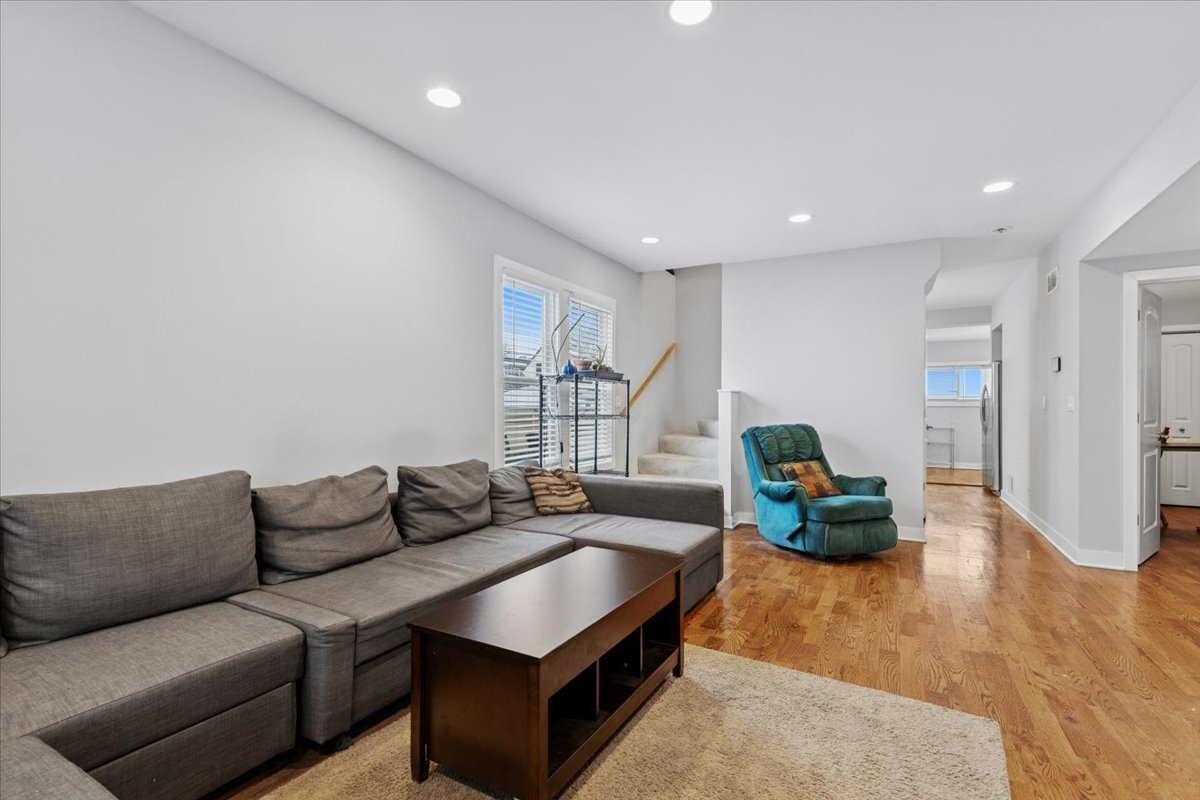 5646 North Menard Avenue Chicago, IL 60646 - Photo 2 of 21