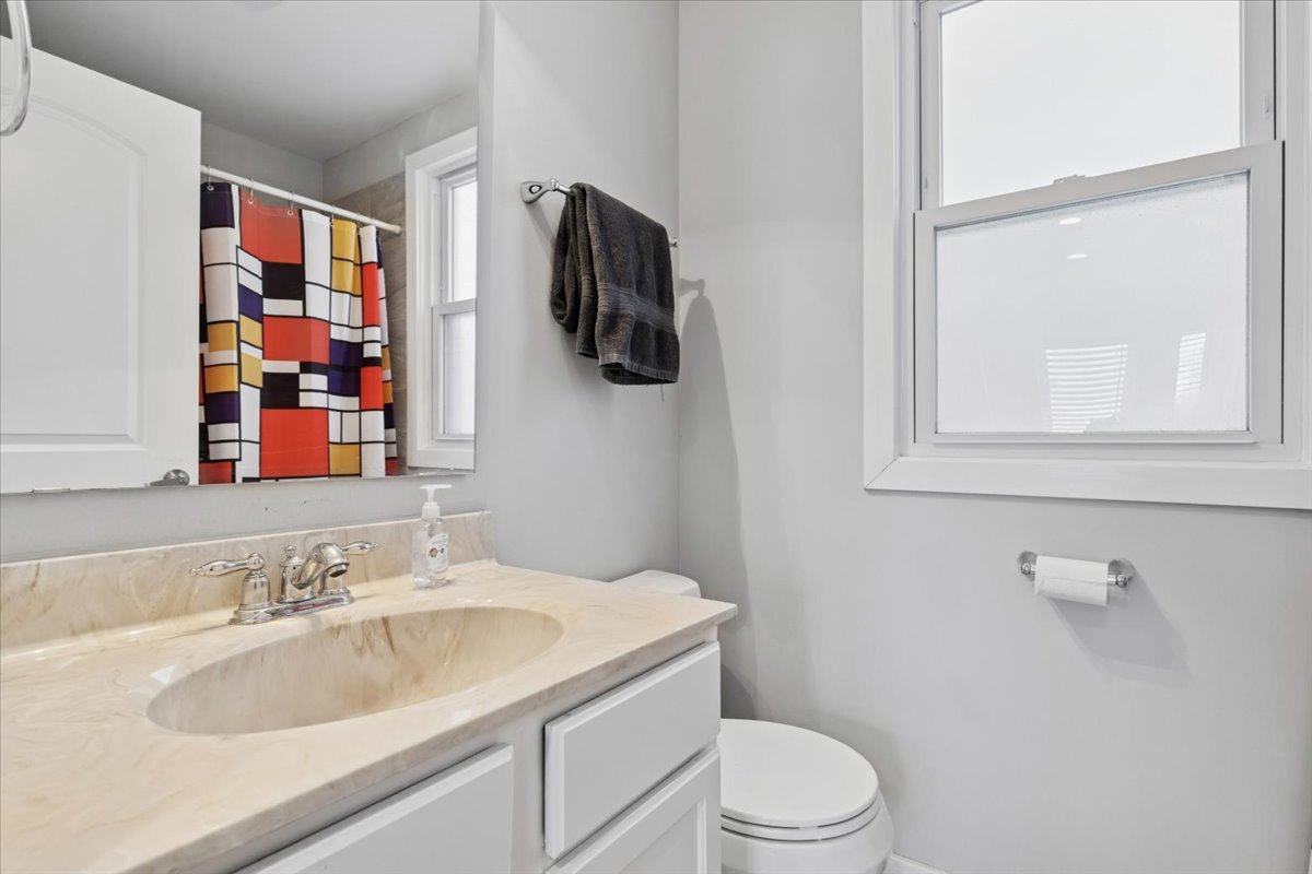 5646 North Menard Avenue Chicago, IL 60646 - Photo 5 of 21