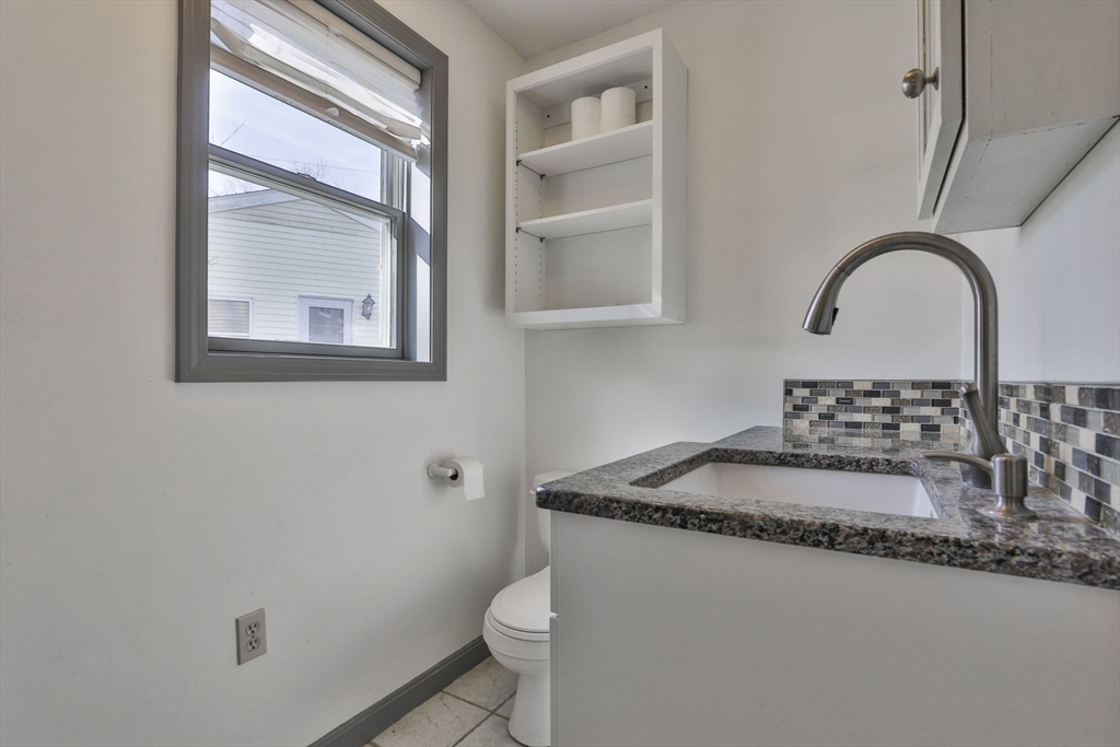 105 Conleys Grove Road Derry, NH 03038 - Photo 11 of 31 Gallery Image 11