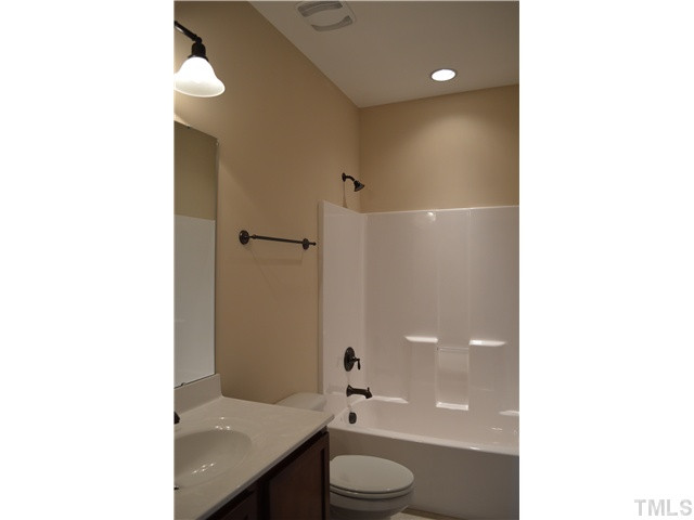 933 Palace Garden Way Raleigh, NC 27603 - Photo 20 of 25 Bathroom