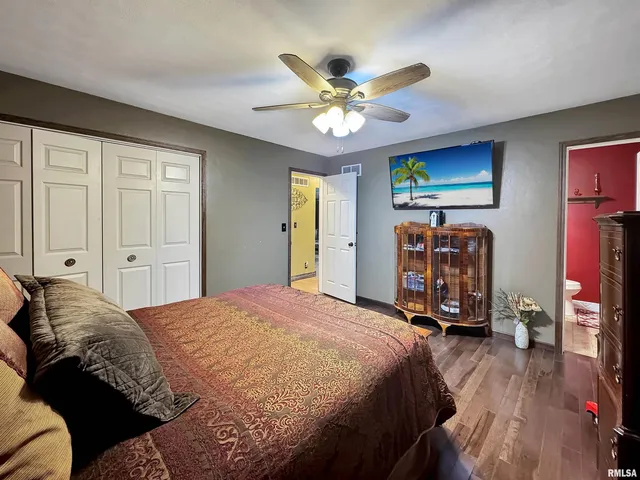 $325,000 | 10250 West Lake Camelot Drive, Mapleton, IL 61547