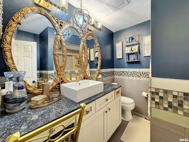 $325,000 | 10250 West Lake Camelot Drive, Mapleton, IL 61547