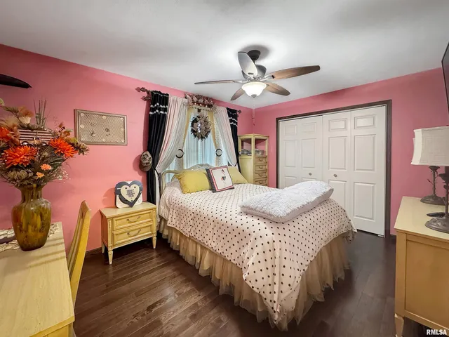 $325,000 | 10250 West Lake Camelot Drive, Mapleton, IL 61547