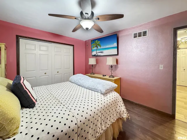 $325,000 | 10250 West Lake Camelot Drive, Mapleton, IL 61547