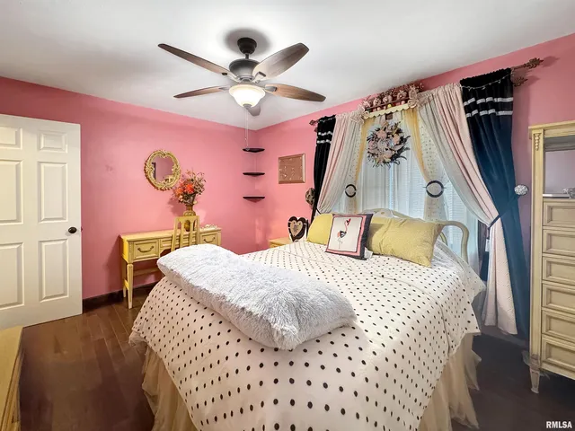 $325,000 | 10250 West Lake Camelot Drive, Mapleton, IL 61547