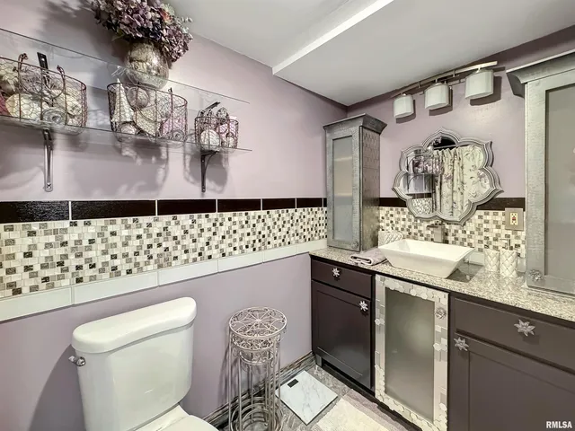 $325,000 | 10250 West Lake Camelot Drive, Mapleton, IL 61547