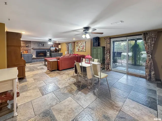 $325,000 | 10250 West Lake Camelot Drive, Mapleton, IL 61547