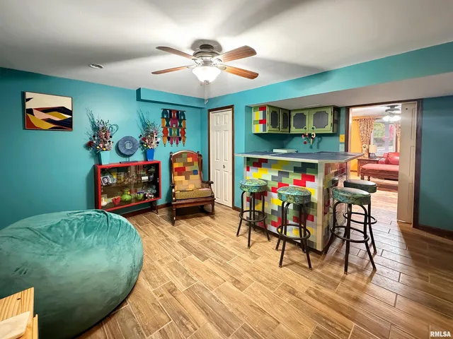 $325,000 | 10250 West Lake Camelot Drive, Mapleton, IL 61547