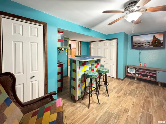 $325,000 | 10250 West Lake Camelot Drive, Mapleton, IL 61547