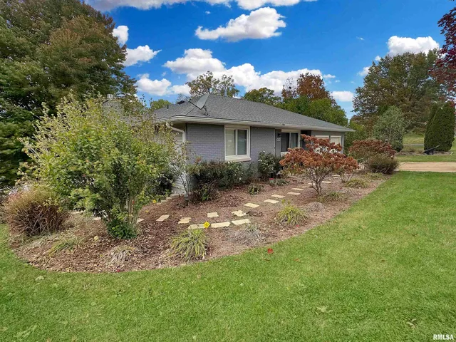 $325,000 | 10250 West Lake Camelot Drive, Mapleton, IL 61547