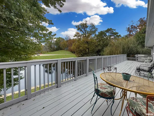 $325,000 | 10250 West Lake Camelot Drive, Mapleton, IL 61547