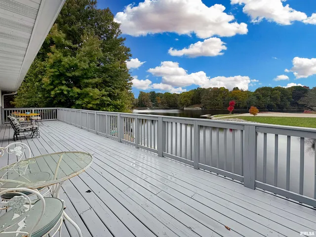 $325,000 | 10250 West Lake Camelot Drive, Mapleton, IL 61547