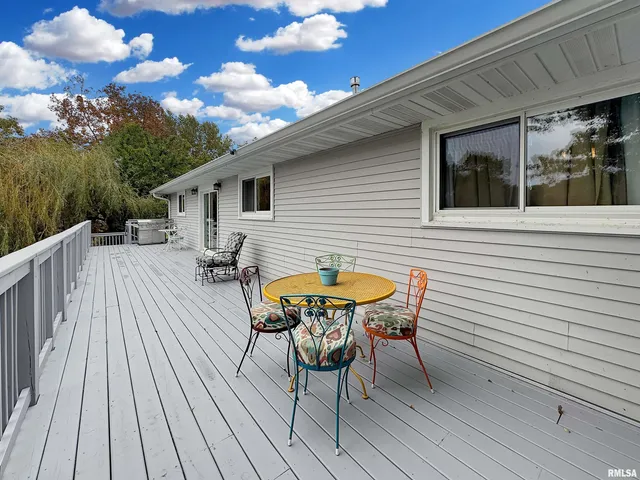 $325,000 | 10250 West Lake Camelot Drive, Mapleton, IL 61547