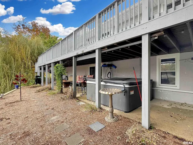 $325,000 | 10250 West Lake Camelot Drive, Mapleton, IL 61547