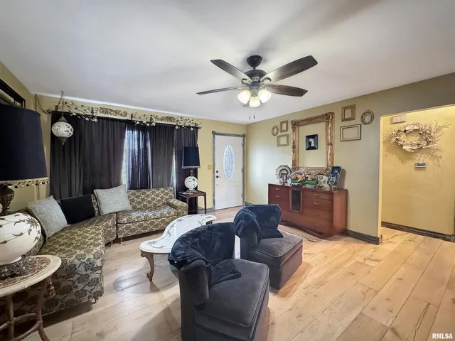 $325,000 | 10250 West Lake Camelot Drive, Mapleton, IL 61547