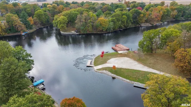 $325,000 | 10250 West Lake Camelot Drive, Mapleton, IL 61547