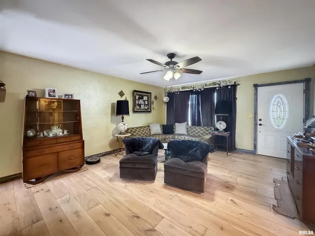 $325,000 | 10250 West Lake Camelot Drive, Mapleton, IL 61547