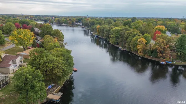 $325,000 | 10250 West Lake Camelot Drive, Mapleton, IL 61547