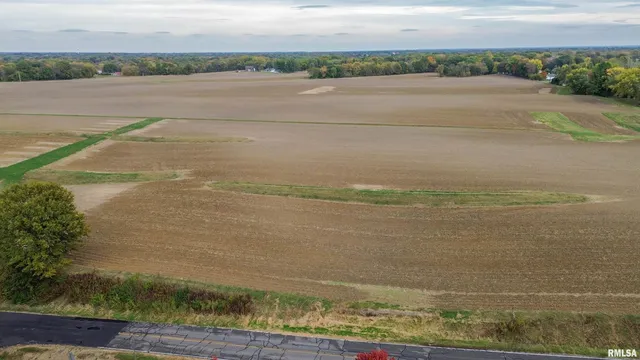 $325,000 | 10250 West Lake Camelot Drive, Mapleton, IL 61547