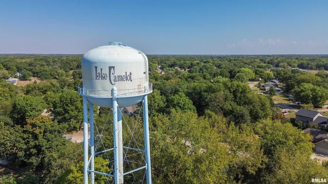 $325,000 | 10250 West Lake Camelot Drive, Mapleton, IL 61547