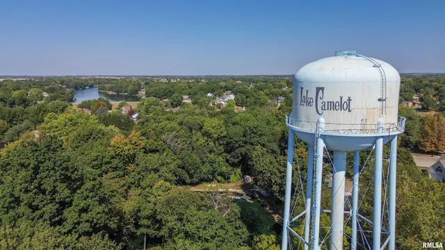 $325,000 | 10250 West Lake Camelot Drive, Mapleton, IL 61547