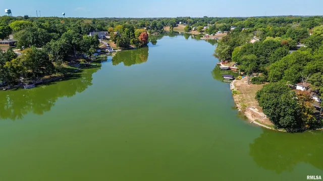 $325,000 | 10250 West Lake Camelot Drive, Mapleton, IL 61547