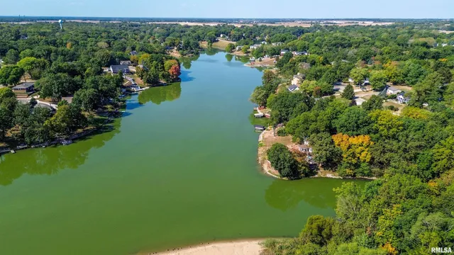 $325,000 | 10250 West Lake Camelot Drive, Mapleton, IL 61547