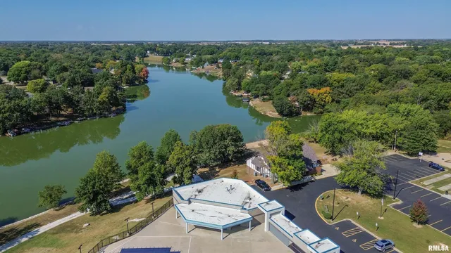 $325,000 | 10250 West Lake Camelot Drive, Mapleton, IL 61547