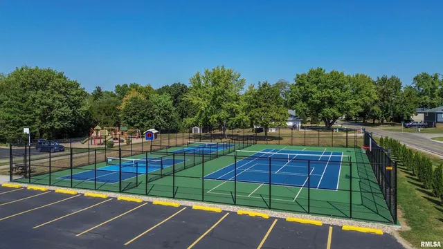 $325,000 | 10250 West Lake Camelot Drive, Mapleton, IL 61547