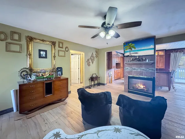 $325,000 | 10250 West Lake Camelot Drive, Mapleton, IL 61547