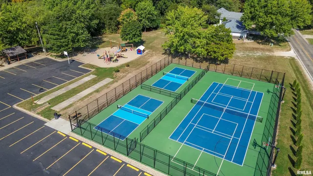 $325,000 | 10250 West Lake Camelot Drive, Mapleton, IL 61547