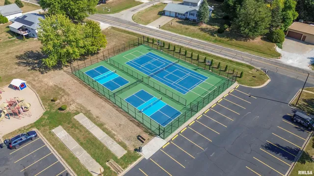 $325,000 | 10250 West Lake Camelot Drive, Mapleton, IL 61547