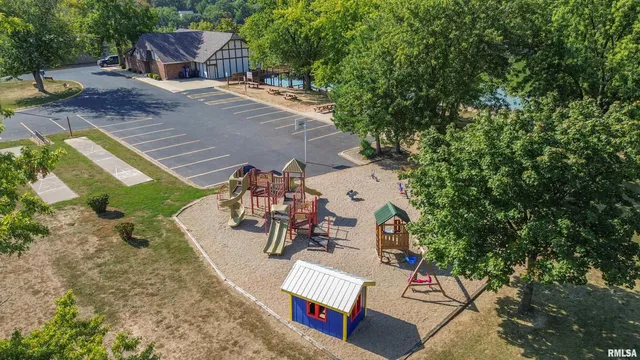 $325,000 | 10250 West Lake Camelot Drive, Mapleton, IL 61547