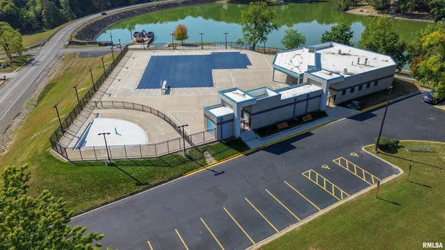 $325,000 | 10250 West Lake Camelot Drive, Mapleton, IL 61547