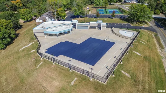 $325,000 | 10250 West Lake Camelot Drive, Mapleton, IL 61547