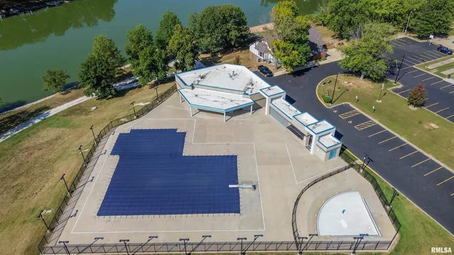 $325,000 | 10250 West Lake Camelot Drive, Mapleton, IL 61547