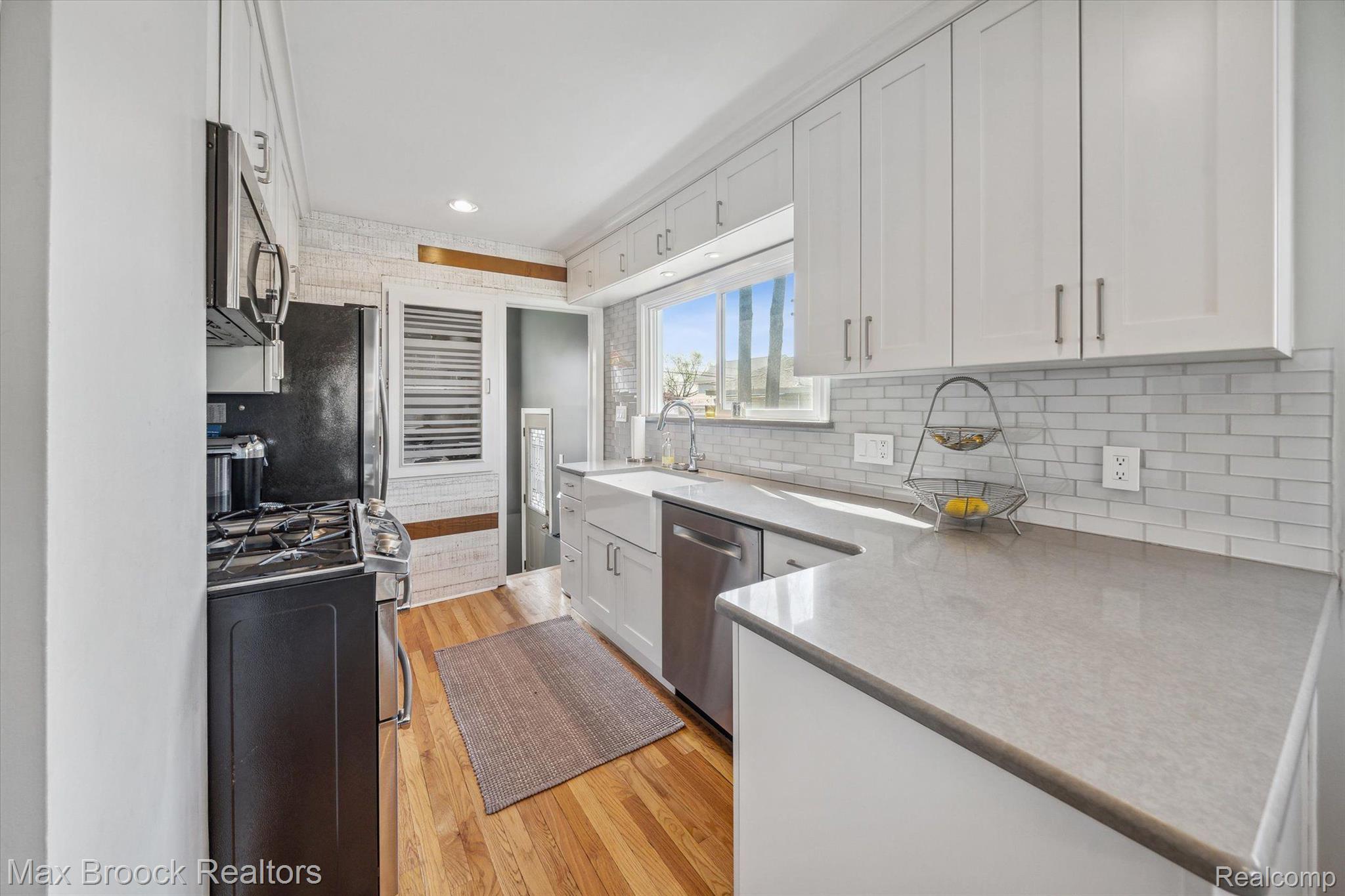 2862 Cumberland Road Berkley, MI 48072 - Photo 12 of 41 Kitchen
