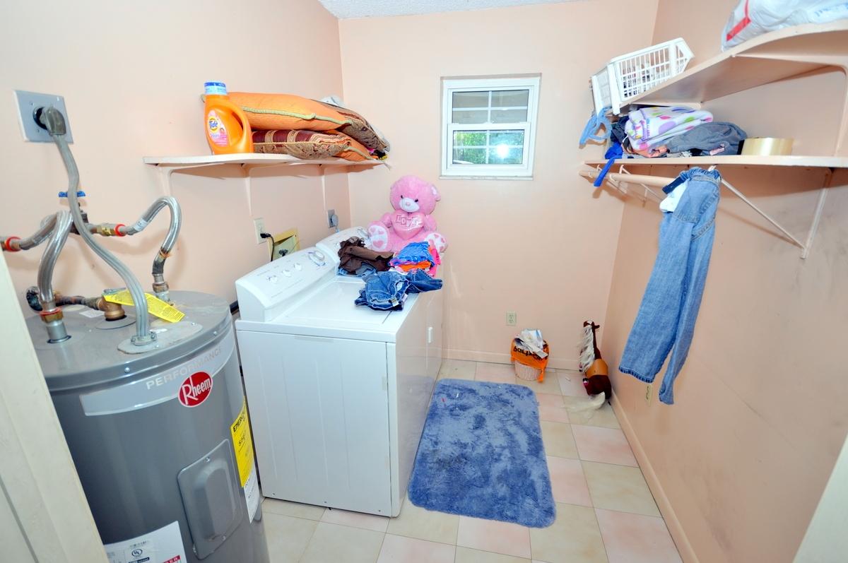 2386 East Dolphin Ridge Road West Palm Beach, FL 33406 - Photo 14 of 17 Laundry