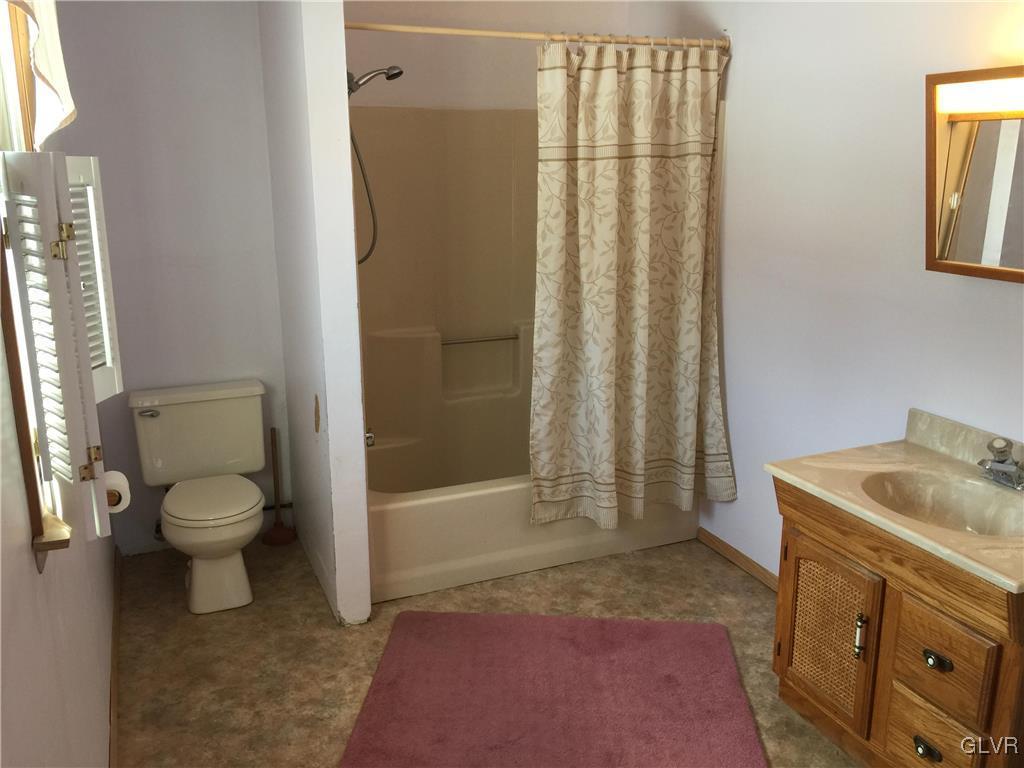 4662 Peach Bottom Road Coplay, PA 18037 - Photo 26 of 28 In Law Suite full bathroom