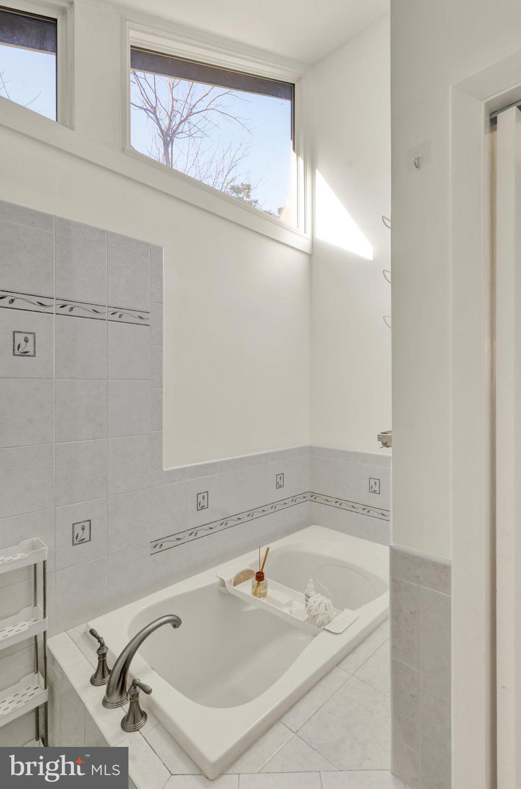 2210 Greenwood Road Allentown, PA 18103 - Photo 25 of 61 360_3393