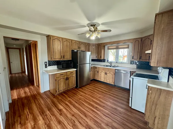 $2,600 | 6809 A Highway 71, Oswego, IL 60543