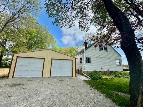 $2,600 | 6809 A Highway 71, Oswego, IL 60543