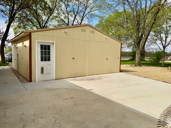 $2,600 | 6809 A Highway 71, Oswego, IL 60543