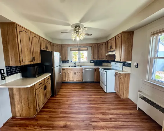 $2,600 | 6809 A Highway 71, Oswego, IL 60543